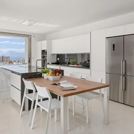 Karat Royal White Villa Costa Adeje (Tenerife)